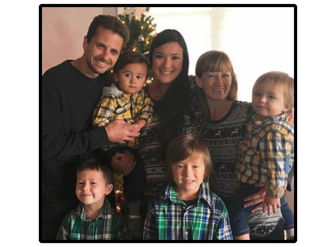 自从我们仨睡一起，再也不用担心吵架冷战了