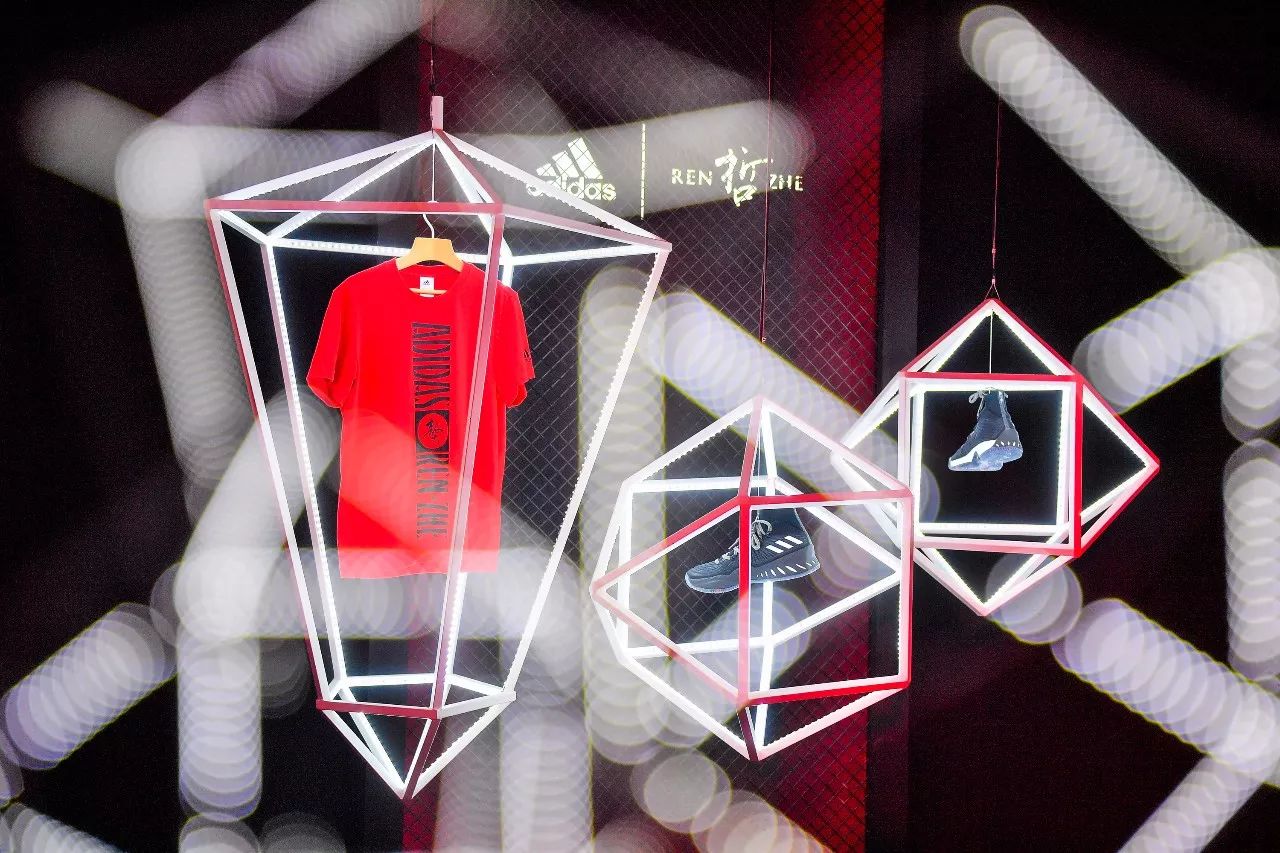 一个雕塑家所创作的球鞋是怎样做到「獒视群雄」的？