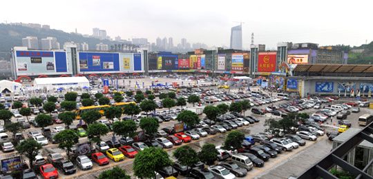 原来广场上做专业展也会做得这样有声有色，一点不比展馆差哟！