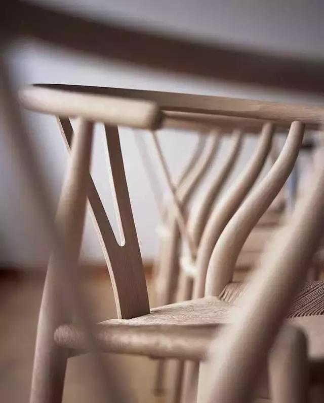 满世界都在山寨它，这把椅子凭什么成为大师最经典的传世之作？