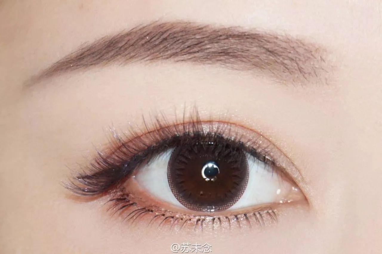 美瞳掉色后怎么清洗,美瞳含水量多少合适能戴多久