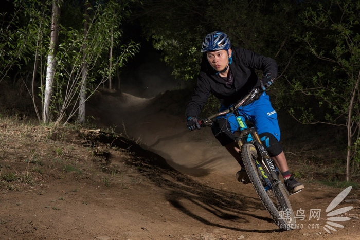 神牛ad600外拍灯引闪器设置,神牛ad600bm外拍灯的同步速度