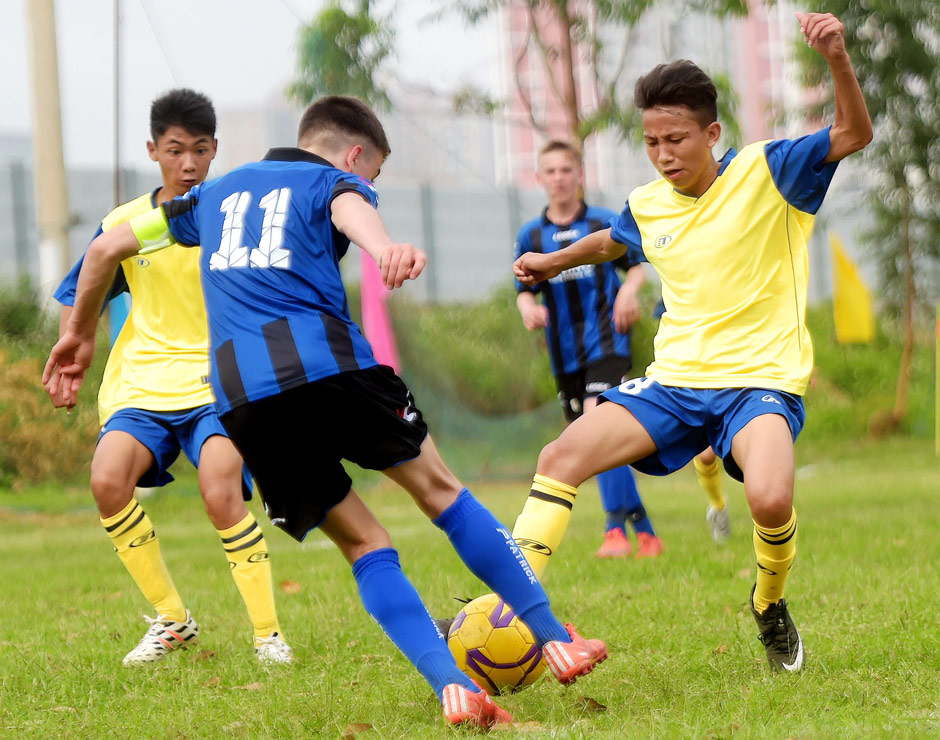 中俄青少年足球友谊赛大庆,中俄拔河比赛少年完整版