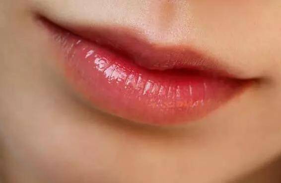 为什么人脸上会长粉红色的痘,脾虚湿热的症状脸上会长痘吗