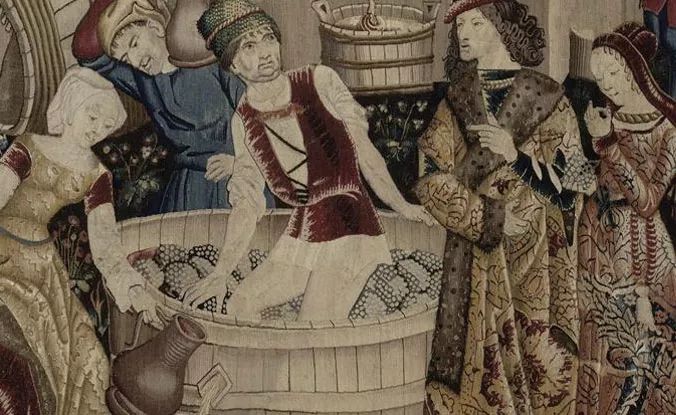 隐忍与信仰:浮雕下的教皇新堡,九代教皇的流离之路