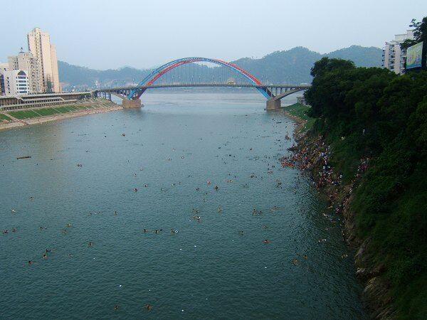 南宁桂林旅游哪个最好,广西南宁跟桂林哪个更值得去