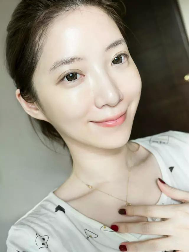 看了4个女生化妆包，发现爱美都有这心机