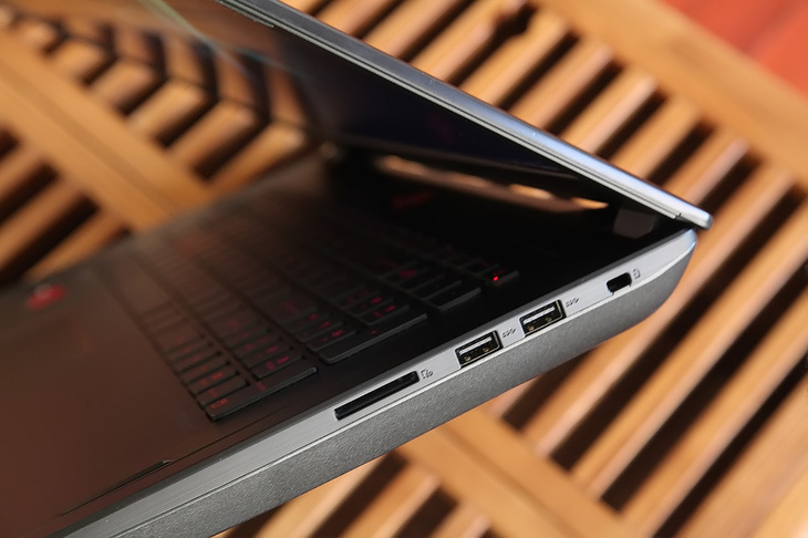 华硕玩家国度z390e参数,8核心cpu的游戏