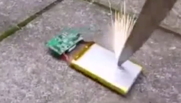 为什么不能咬电池,咬电池真的会有电吗