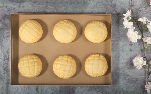 冰镇港式菠萝油 (香港茶餐厅菠萝油是怎样出餐的)