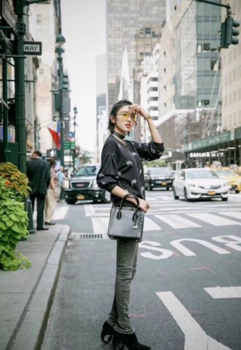 mk杨幂同款包到底有哪些型号?盘点杨幂这些年宠幸的mk包~