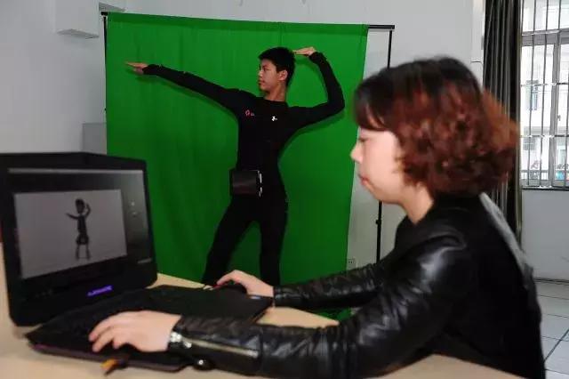 以服务人才为目的,以服务企业为宗旨