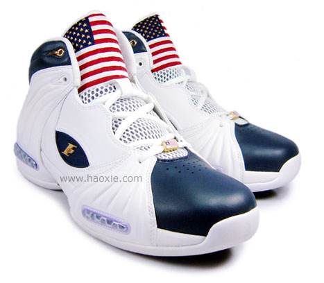 当爱已成往事,艾弗森第1双签名鞋实战