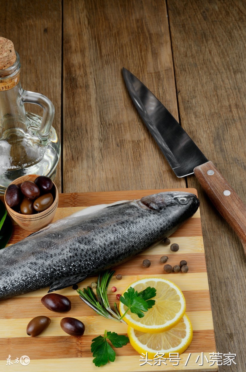 如何去除厨房砧板异味,新的红铁木砧板怎么去除异味