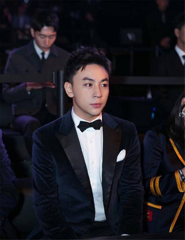 释小龙走红毯,32岁释小龙近照发福认不出