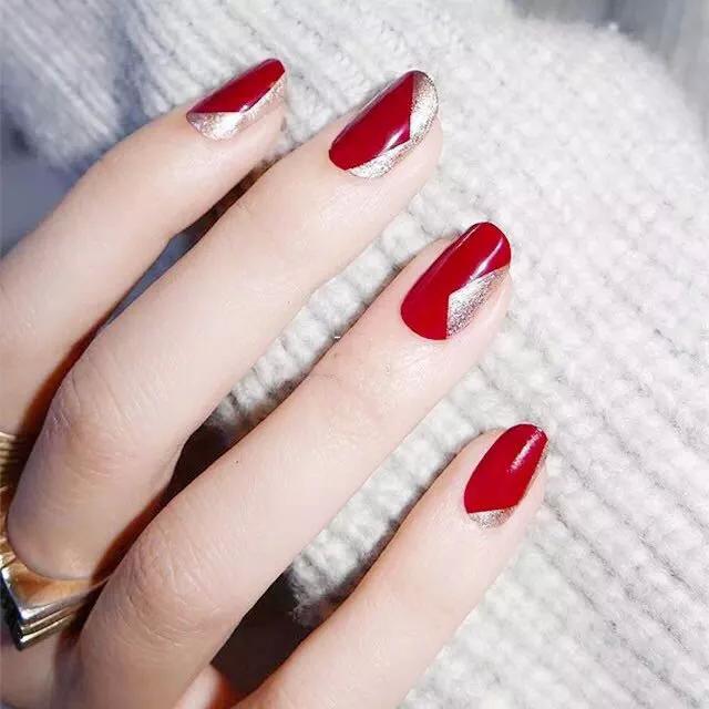 如果想做美甲什么颜色是最好看的,如果你要做美甲就别只做纯色