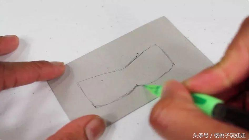 怎么做芭比娃娃的头壳,自己给芭比娃娃制作头饰