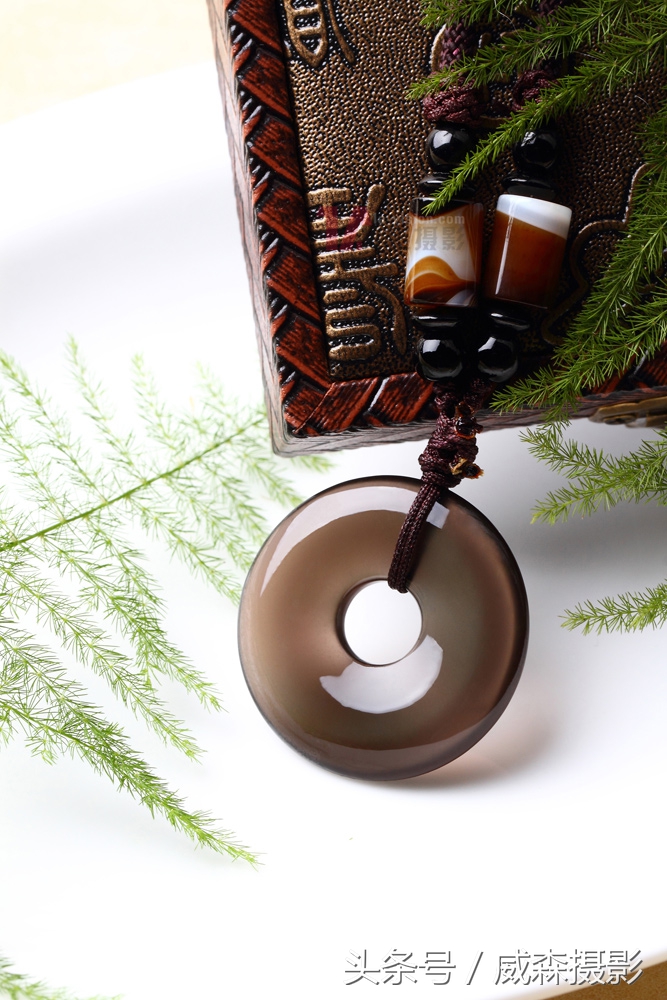 珠宝摄影之中的玉器拍摄技巧,如何给珠宝翡翠拍照