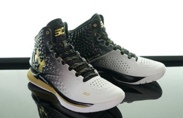 脚掌宽的篮球鞋,脚背高脚掌宽适合穿什么篮球鞋