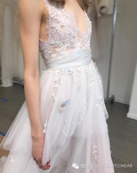 流行穿什么红色婚纱结婚好看,2020最流行的婚礼婚纱款式