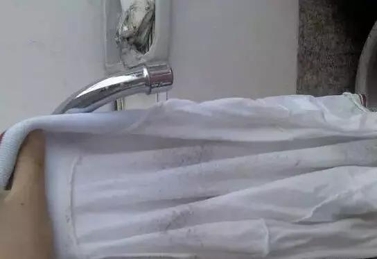 衣服发霉了衣柜怎么清洗,为什么柜子里的衣服会发霉