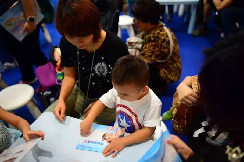妈妈咪咪嘉年华的欢乐体验和香港郊区的生态怡然之旅