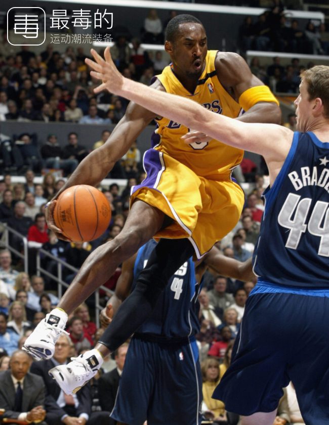 传奇落幕——科比职业生涯赛场球鞋完整回顾