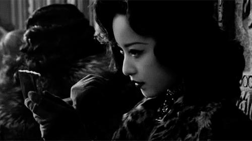 倪妮走戛纳红毯,倪妮踏上戛纳红毯俏皮丸子头上阵