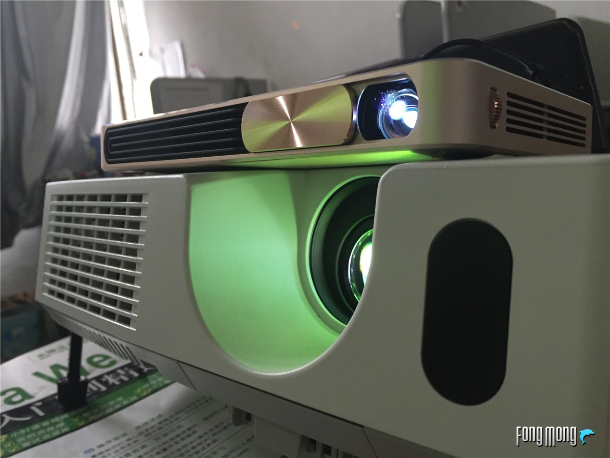 极米z4爵色投影仪是金色的么,极米z4x观影效果怎么样