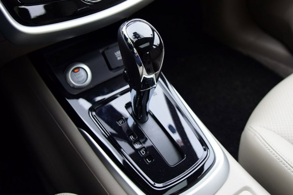 大飙车日产骐达试驾视频,东风日产骐达试车