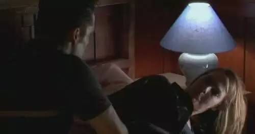 夭寿啊，章鱼上岸进化触手怪凌辱美少女啦！还好有dick警官~