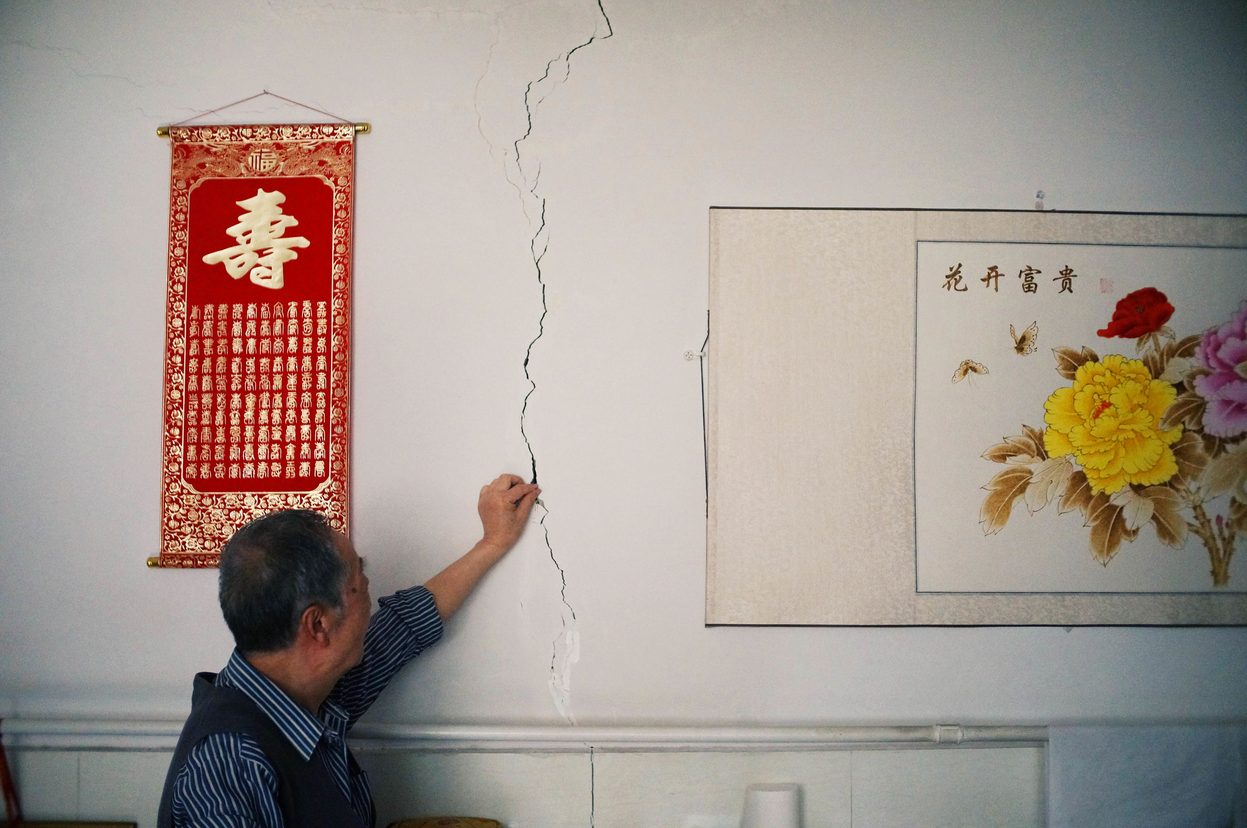 北京：隔壁就是公厕墙体开裂可跟蹲坑街坊聊天