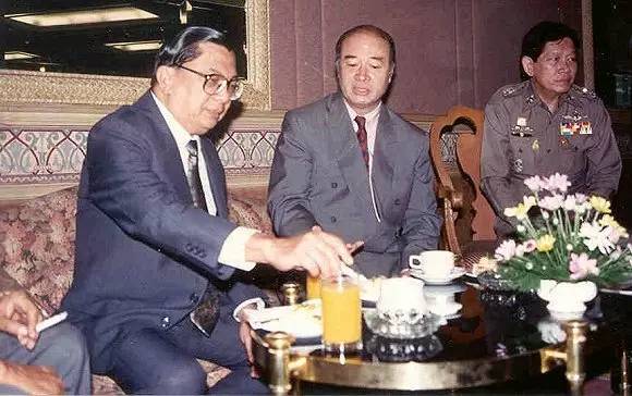 用套套挽救770万人生命!这个75岁泰国老头做到了!