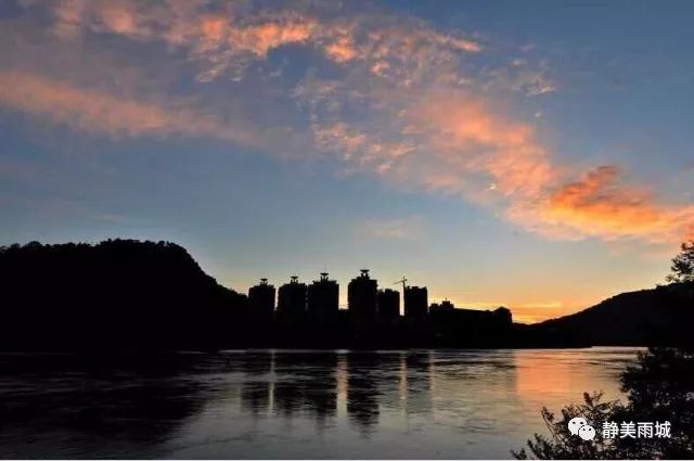 雨城区举办“书香雨城大讲台”暨领导干部压力管理与心理调适专题讲座