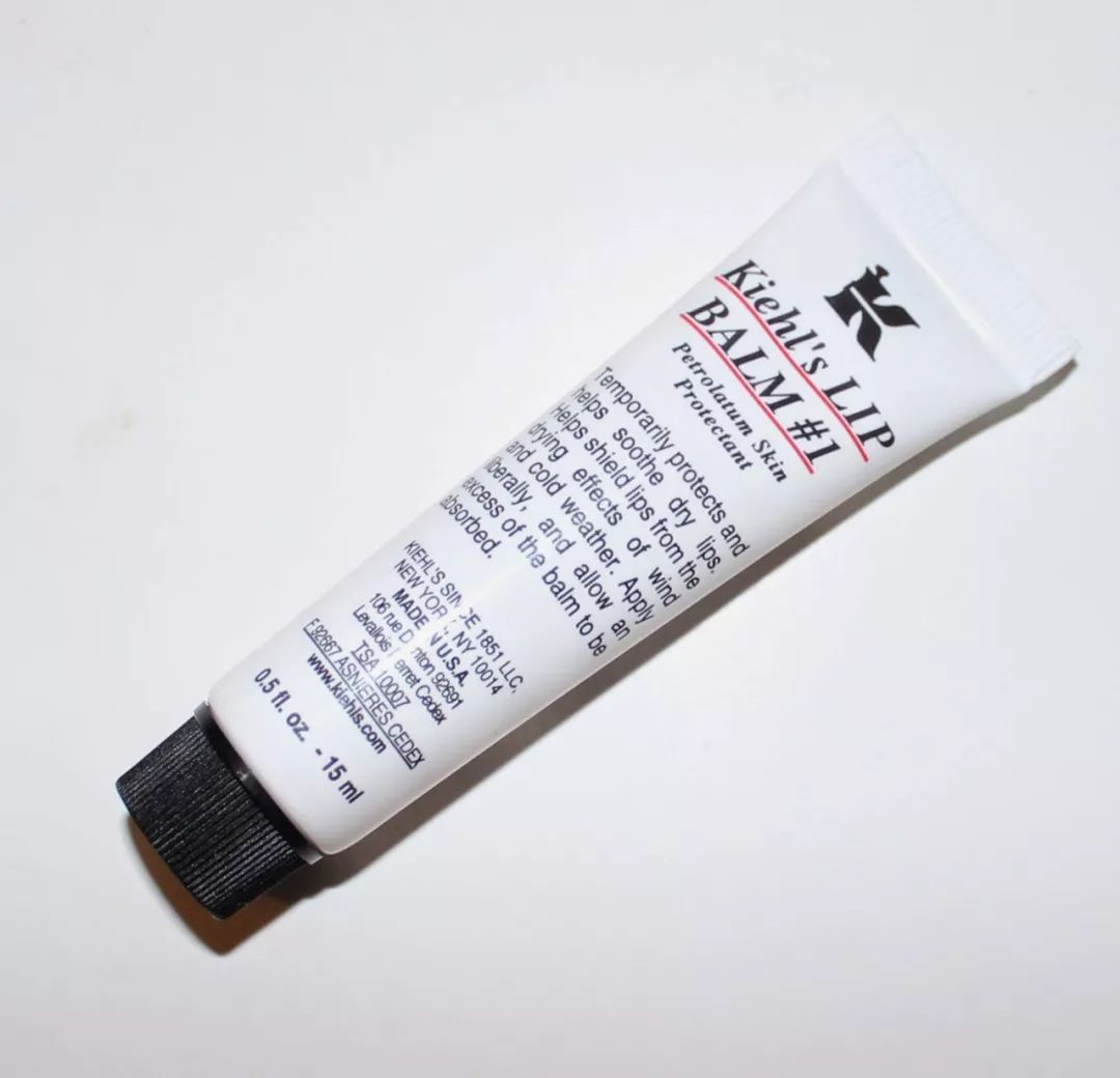 嘴唇干裂浮皮？不先用这9款护唇法宝，涂什么口红都拯救不了你！