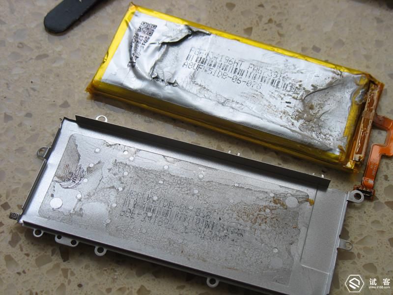 大吉大利今晚给手机更换电池！