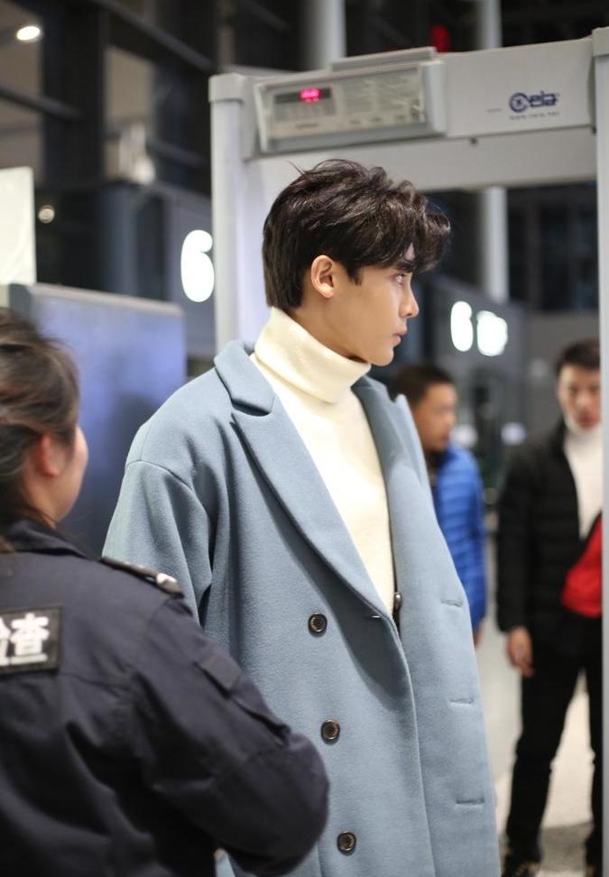 侯明昊白敬亭合照,白敬亭范丞丞黄明昊侯明昊的综艺