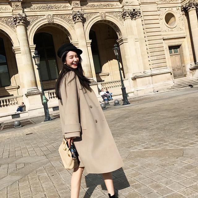 连帽短款羊角扣大衣怎么搭配,连帽呢子大衣的个性时尚搭配