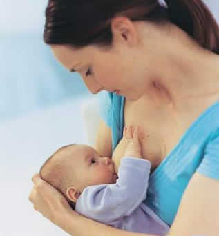 应对婴儿吐奶溢奶全攻略，看完就不再害怕了