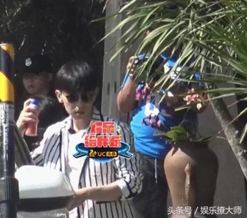 爸5最新路透！嗯哼摔了狗吃屎，小泡芙差点出意外，还好有邓伦！