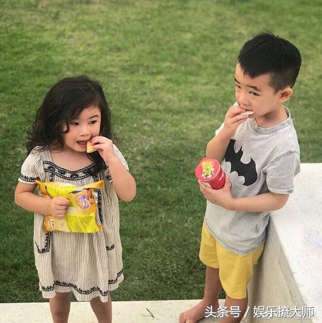 爸5最新路透！嗯哼摔了狗吃屎，小泡芙差点出意外，还好有邓伦！