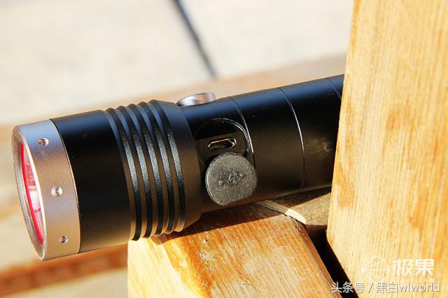 强光家用手电筒远射超亮,照明超远强光手电