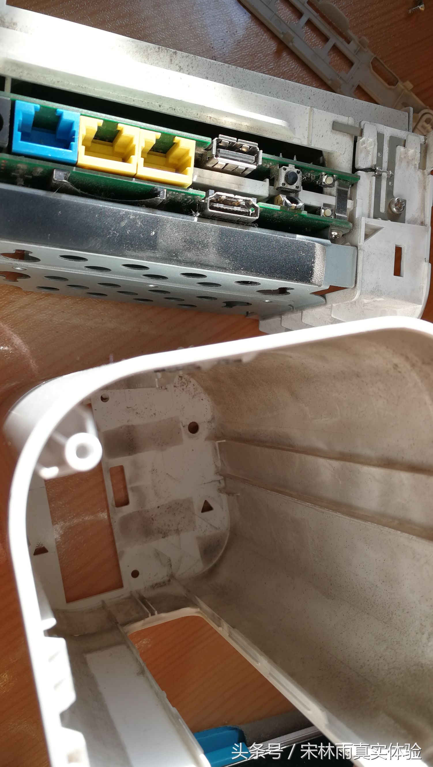 用了三年的荣耀立方路由器能有多脏，那就给他洗个澡吧！