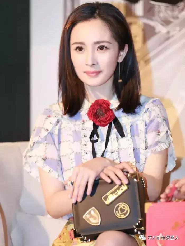 唐嫣lv包包大揭秘,唐嫣的包包里面装的都是什么