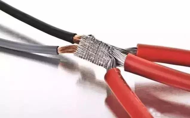 为什么铜线和铝线不能相连,为什么铜线不能和铝线缠在一起