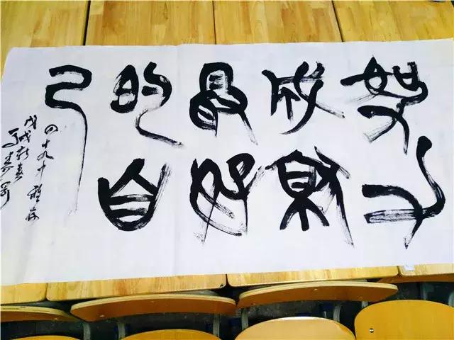 以球会友感受青山绿水红钢城别样精彩