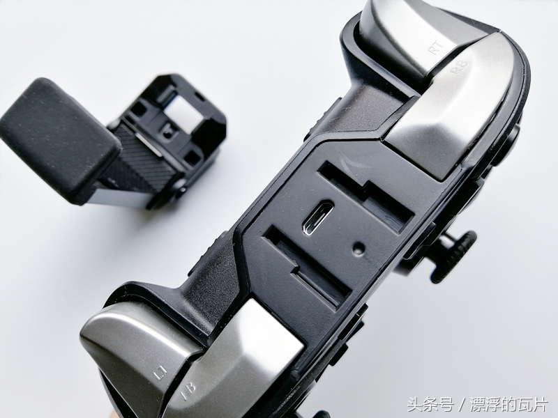 飞智八爪鱼二代手柄玩游戏,飞智八爪鱼游戏手柄推荐