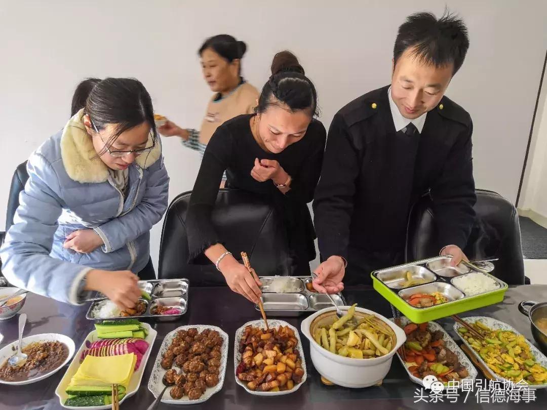 大海被冻住了是真的吗,引航员引航一次要多久