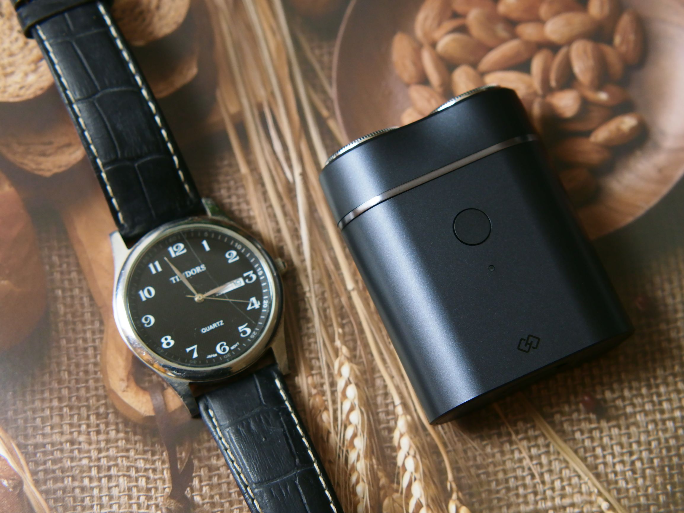 难怪小米有品都上架的焕醒剃须刀，89克打火机大小，15项产品专利