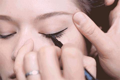 眼线笔出墨不顺滑怎么办,下眼线笔持久不晕妆